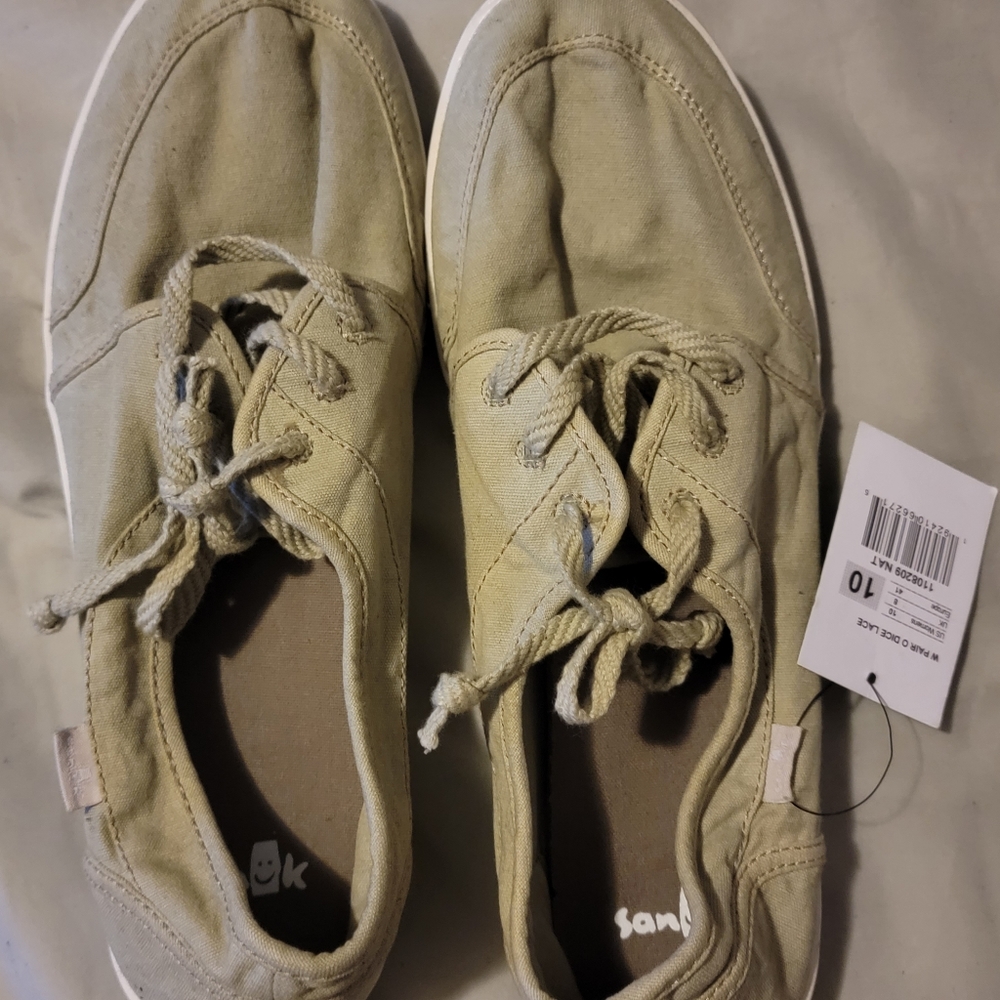 New with tag sanuks